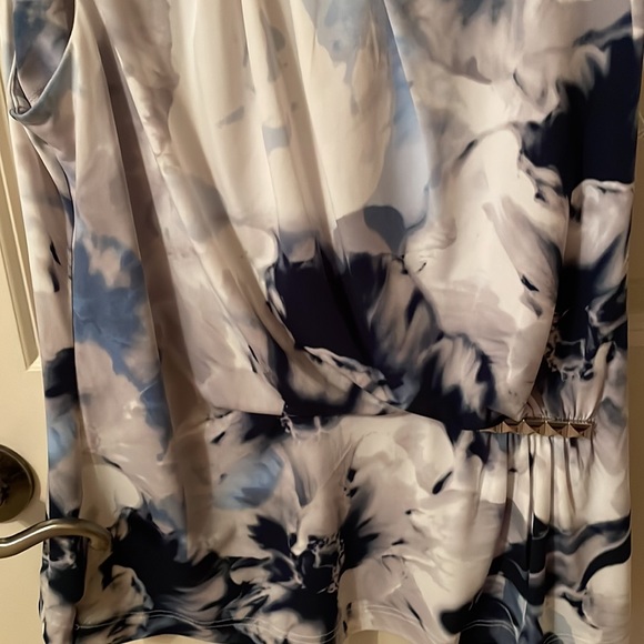 A Pretty Calvin Klein Top! - Picture 6 of 12